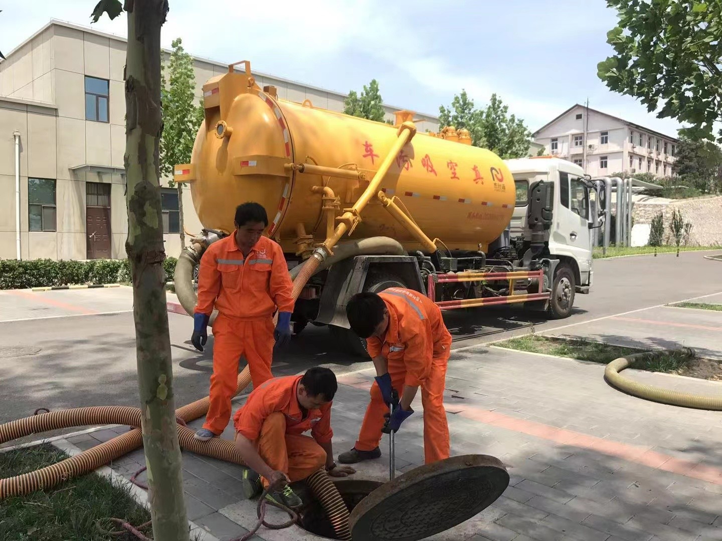 巴彦淖尔化粪池清理与5-8吨吸粪车施工效率分析